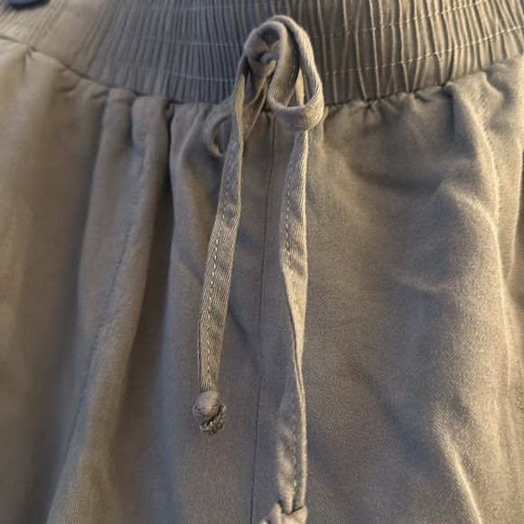 Hem & Thread Joggers - Picture 3 of 4